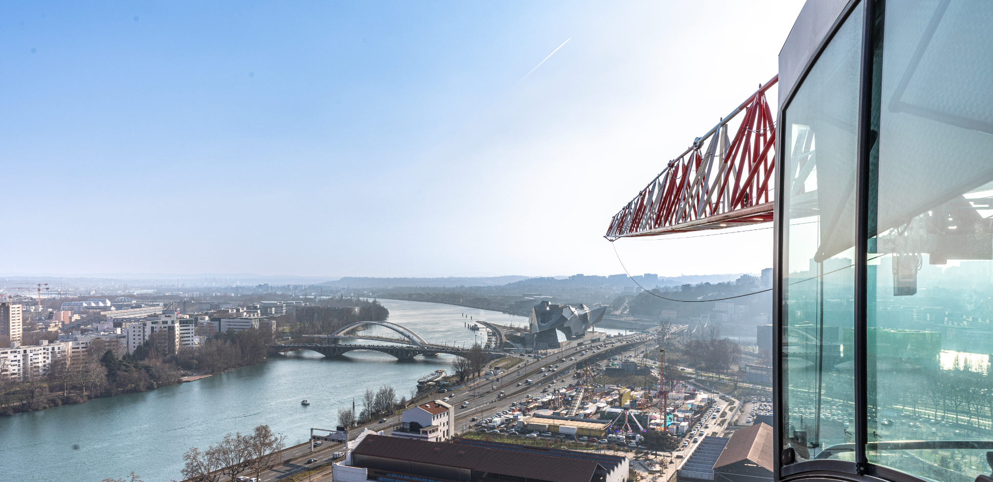 Vue sur le musée des confluences de Lyon depuis une grue