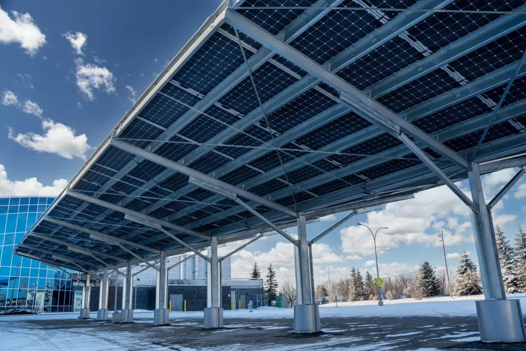 Centrale photovoltaïque en ombrières sur un parking