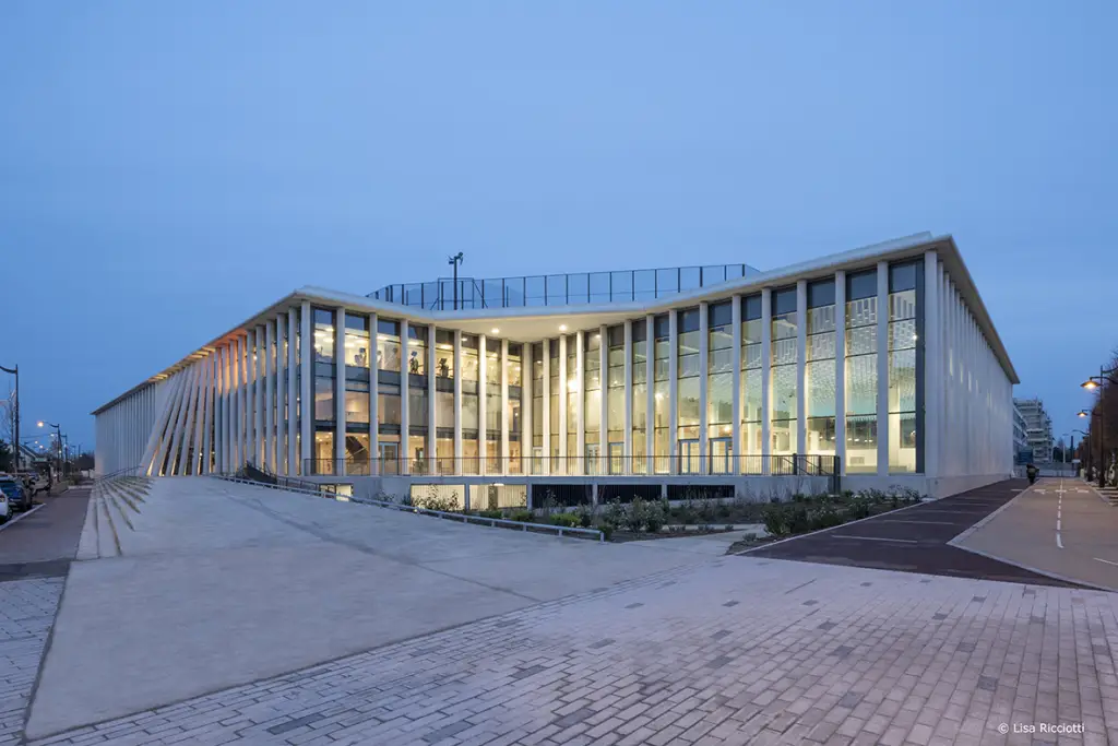 Le Complexe sportif alain mimoun de rueil malaison a été construit par léon grosse 