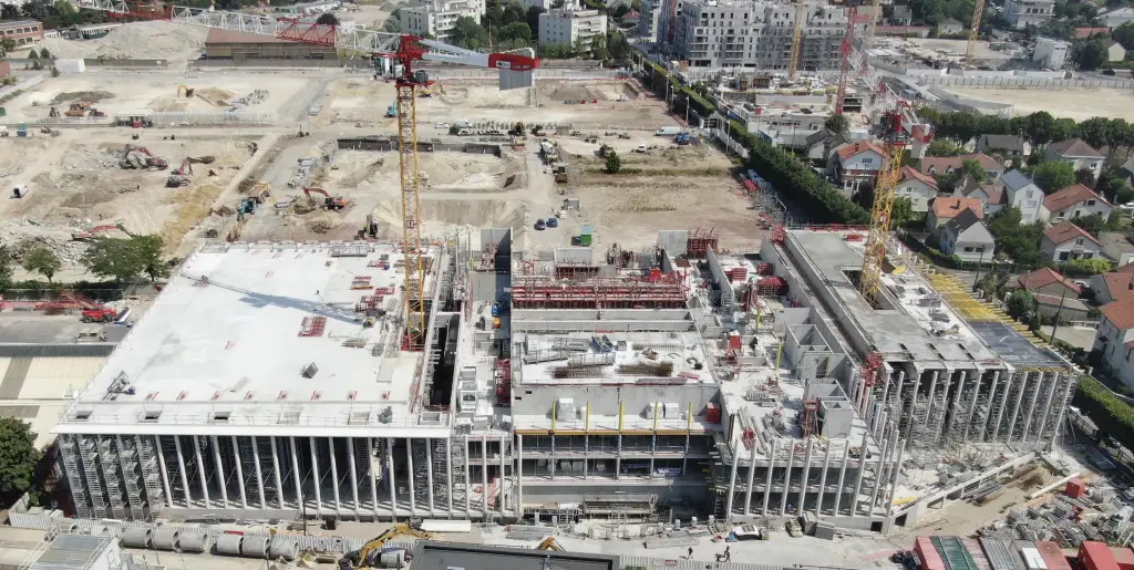 Construction du Complexe sportif alain mimoun de rueil malmaison par léon grosse 