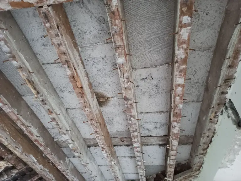 La réfection du plancher des combles du pavillon panhard