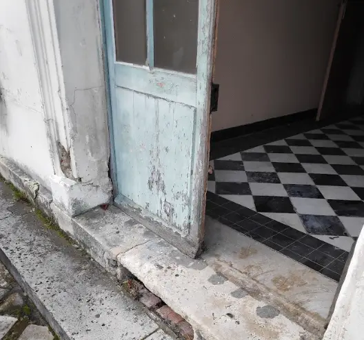 élément du pavillon panhard à restaurer