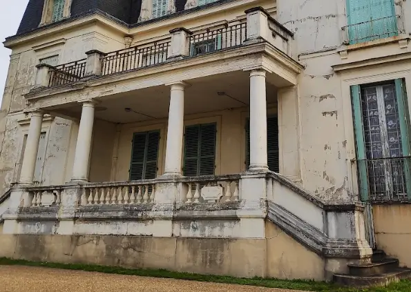 élément du pavillon panhard à restaurer