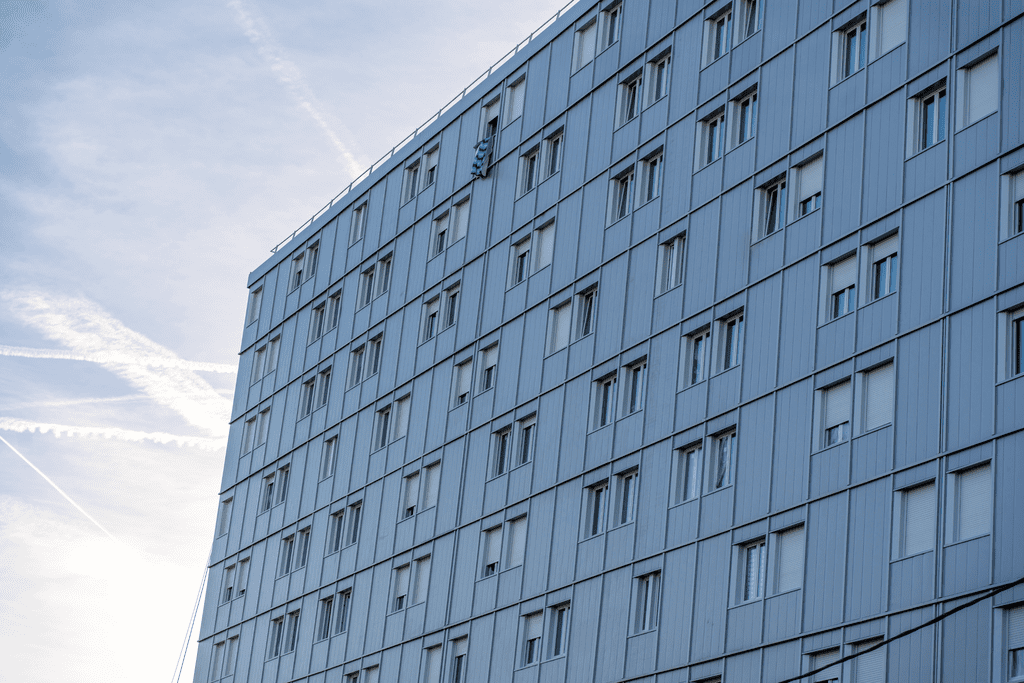 remplacement-des-fa-ades-des-tours-biscottes-panobloc-l-on-grosse